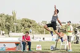 Eusebio Cáceres jumping