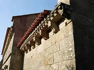 Naturalistic and esoterical shapes in corbels at Milieu Church.