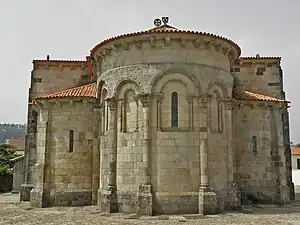 Round shaped apse and apsidoles at Monastery of São Pedro de Rates, an influence from Cluny monks that brought the "French style" to Portugal.