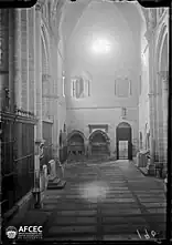 Interior view of the Old Cathedral, photo dated 1880-1926. Memòria Digital de Catalunya.