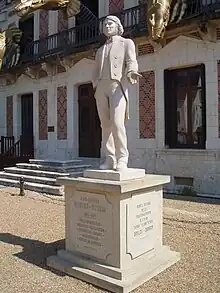 Statue in front of Robert-Houdin's home in Blois