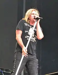 Joe Elliott at Arrow Festival in 2008.