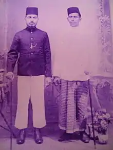 Alwi bin Abdullah bin Alwi bin Sheikh al-Habshi (left), Kapitein der Arabieren of Barabai.