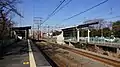 The view looking north from platform 1, with the up Tokaido Freight Branch Line on the right and platform 2 on the far right