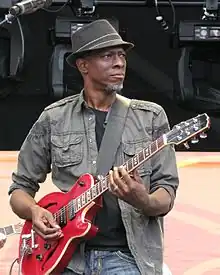 Keb' Mo', with a Hamer guitar, at the Crossroads Guitar Festival, June 26, 2010