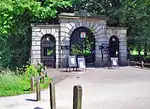 King's College, Gateway to Queen's Road