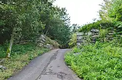 Kiyama's gate and stone wall