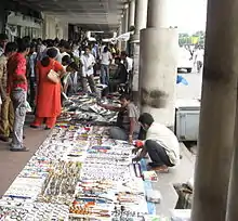 Hawkers do brisk business on pavement