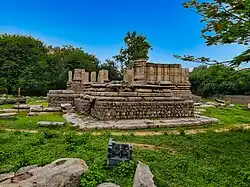 Kummarigullu Trikutalaya Temple, Nidigonda