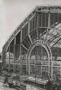 Side view of the Galerie des Machines