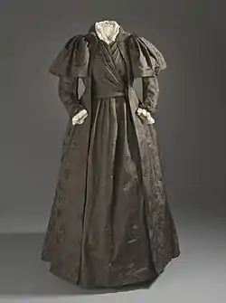 Liberty & Co tea gown of figured silk twill, c. 1887.  Los Angeles County Museum of Art, M.2007.211.901