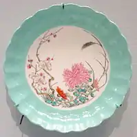 Lobed dish with flowers, Qianlong emperor, porcelain with overglaze enamel