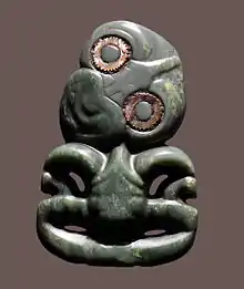 Māori hei-tiki; 1500–1800; jade (nephrite), abalone shell and pigments; from the New Zealand; Musée du quai Branly – Jacques Chirac (Paris)