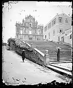 The St. Paul's archway in 1870, photographed by John Thomson.