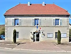 The town hall in Vaire