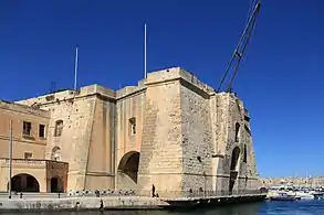 The masting sheer on Sheer Bastion in Dockyard Creek.