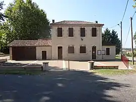 The town hall in Mansempuy