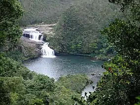 Mariyudō-no-taki: Waterfall on the Urauchi River