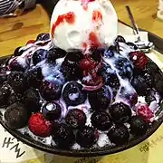 Mixed-berry bingsu