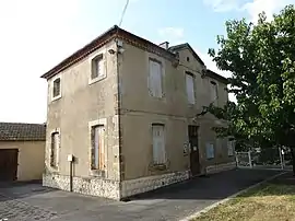 The town hall in Monlezun