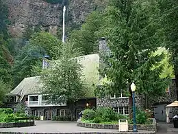 Multnomah Falls Lodge and Footpath