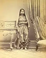 Woman, in Sindh, British India, in kurti