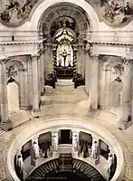 Napoleon's tomb was dug in the center of the Dome