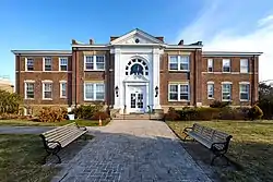 North Hempstead Town Hall, located in Manhasset, the town seat.