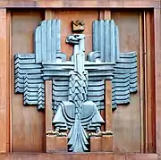 Polish coat of arms (unofficial) on the façade of the post office in Warsaw, by Julian Puterman-Sadłowski (1934)