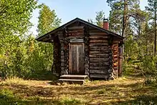 The Oahujoki wilderness hut in Lemmenjoki National Park