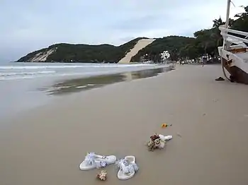 Parazinho and its beach and the surrounding mountains