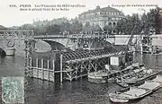 Sinking of the central caisson in the northern stream of the Seine