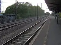 The southern platform for services heading East, next to two long-distance train tracks which bypass the station