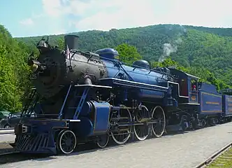 No. 425 in its 2008-2014 blue paint scheme on June 21, 2008