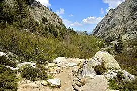 The hiking trail leading to Lake Melo