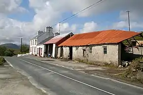 Roadside house and outbuildings on R250 - geograph.org.uk - 461107.jpg