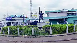 Ilesa Roundabout, Owa obokun statue