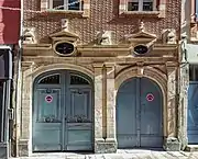 Portals of the Hôtel de Lagorrée. The one on the right is dated from the end of the 16th century, the one on the left from the beginning of the 17th century.