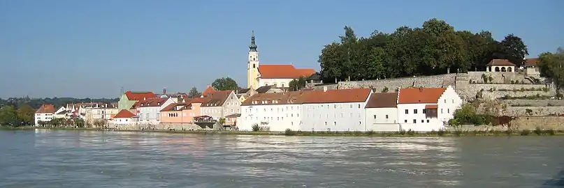 Schaerding Inn Promenade, showing walls