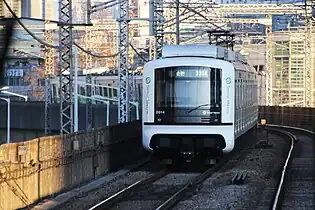 Overhead lines in Seoul Subway Line 2, South Korea (1500 V DC)