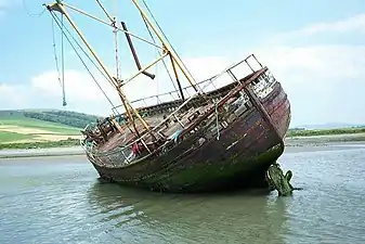 Fishing boat that was wrecked in 1994 and removed in 2007 when it became dangerous after a winter storm. The crew mistook low-lying ground for a channel to the north of the island and foundered