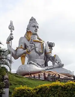 Gopura of Murudeshwara Temple and statue of Shiva