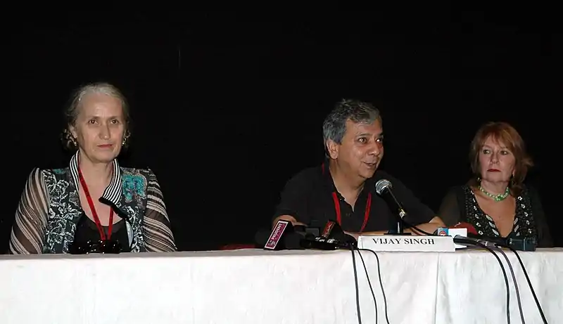 Shri Vijay Singh addressing a Press Conference on Master Classes during the 37th International Film Festival (IFFI-2006) at Kala Academy in Panaji, Goa on November 24, 2006.jpg