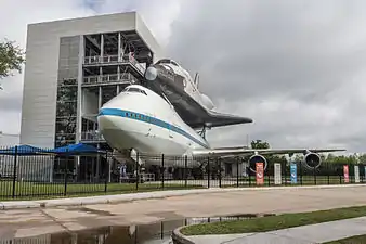 Shuttle Independence and NASA 905 in Independence Plaza at Space Center Houston