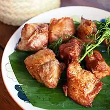 Si khrong mu thot are Thai deep fried pork ribs.