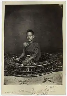 A Khong wong lek being played.