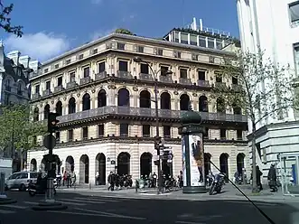 BNP Paribas' head offices, with the facade of the former restaurant "la Maison Dorée"