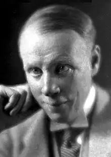 Image 252 out of 10 best-selling American books in the 1920s were written by Sinclair Lewis (1885–1951) (from 1920s)