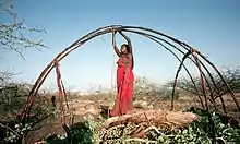 Image 16Somali woman building a Somali house (from Culture of Somalia)