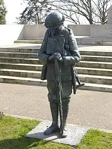 Bronze statue of a soldier in 1916-era battle dress